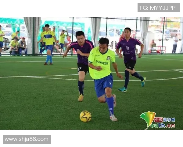 学校门口足球明星卡热销 让你收藏梦想中的球场英雄 学校门口足球明星卡热销 让你收藏梦想中的球场英雄