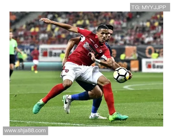 年轻足球星二代崭露头角父辈光辉下的挑战与机遇 年轻足球星二代崭露头角父辈光辉下的挑战与机遇