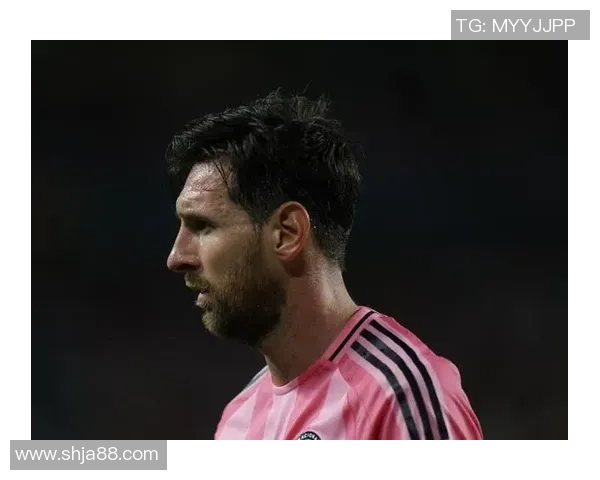 球场巨星外号揭秘：梅西小跳蚤C罗机动战士以及更多传奇外号背后的故事