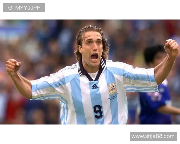 足球场上的多种球星形象与风采解析从天赋巨星到拼搏英雄的多维展现