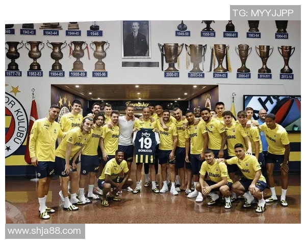 足球球星传奇人生全纪录 从崛起到巅峰再到传奇落幕的故事